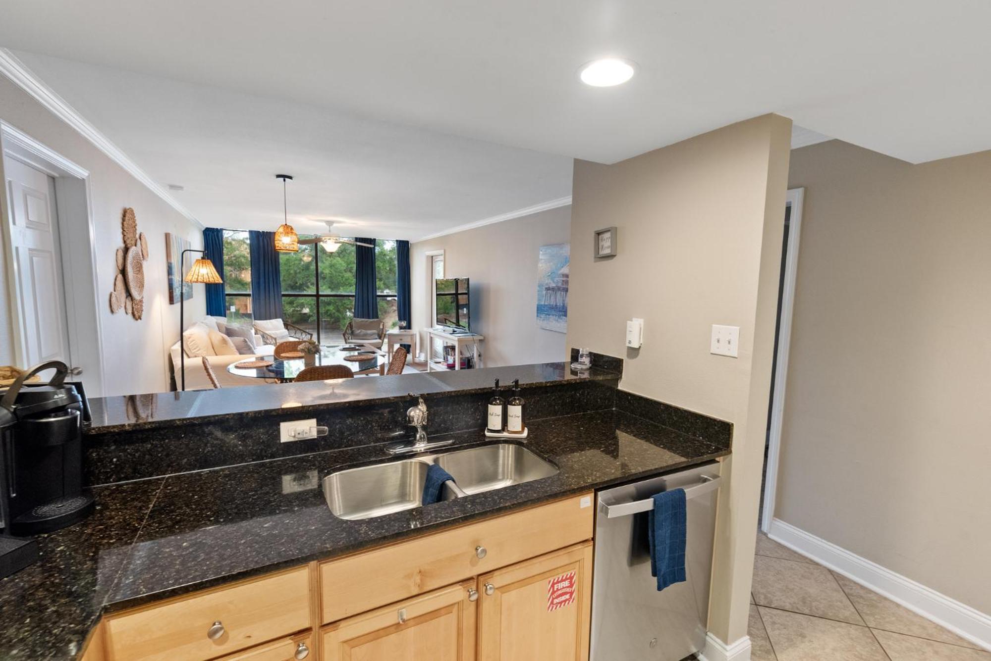 Fun 2 Bed/2 Bath Condo With Pool On Biloxi Beach 外观 照片